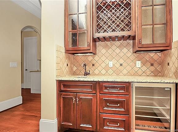5th image of 723 Beauhaven Ln