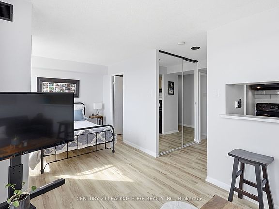4th image of 75 Ellen St #1102