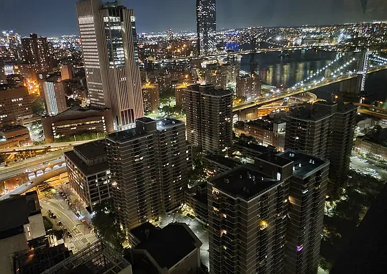 Rented by R New York | media 32