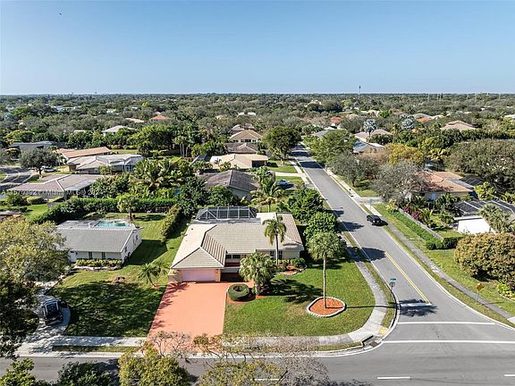 3rd image of 10100 Ramblewood Dr