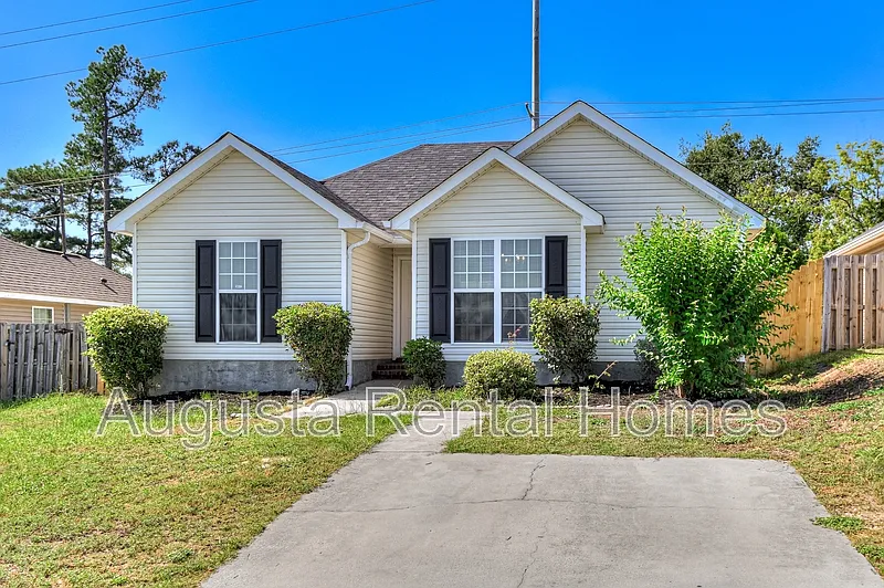 3 bed, 2.0 bath, 1149 sqft, $1,360 — Photo 2