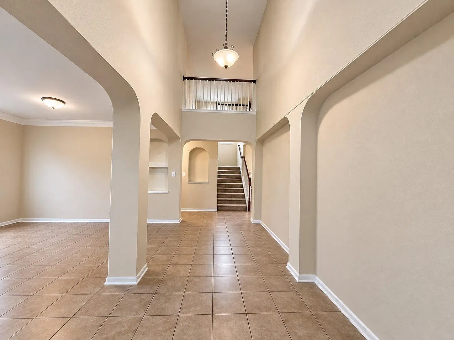 5 bed, 3.5 bath, 3118 sqft, $3,200 — Photo 2