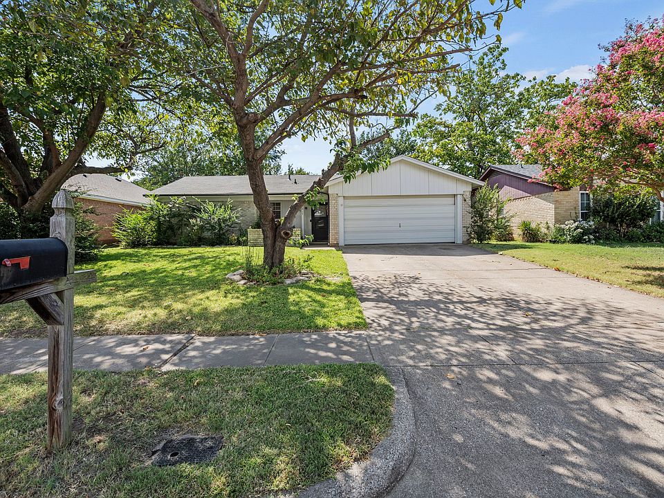1st image of 2817 Lake Gardens Dr
