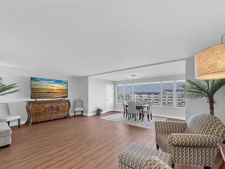 6025 Shore Blvd S #405 — Photo 7