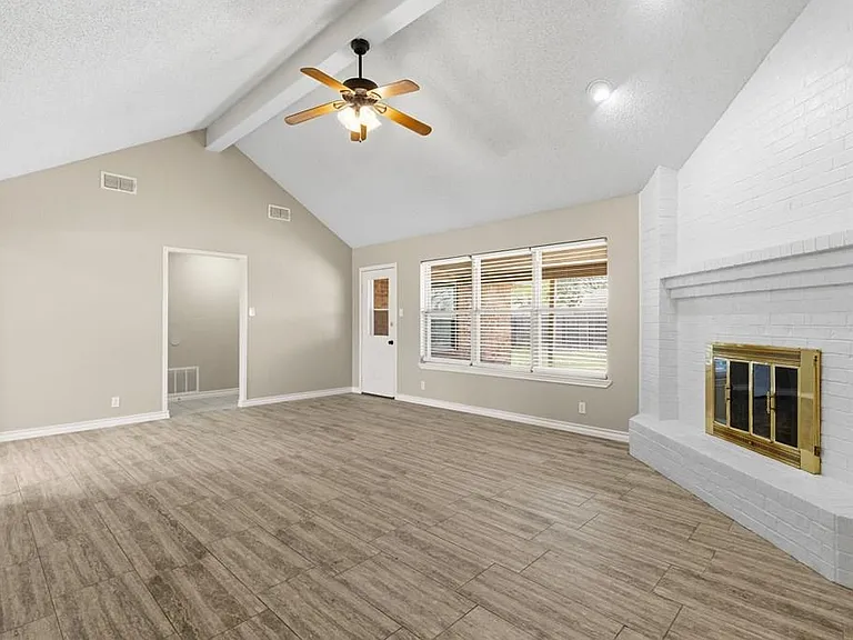 3309 Edgemont Dr — Photo 4