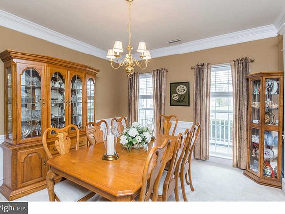 2nd image of 122 Lantana Dr