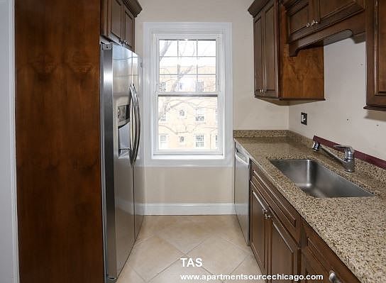 4th image of 4836 N Paulina St #38