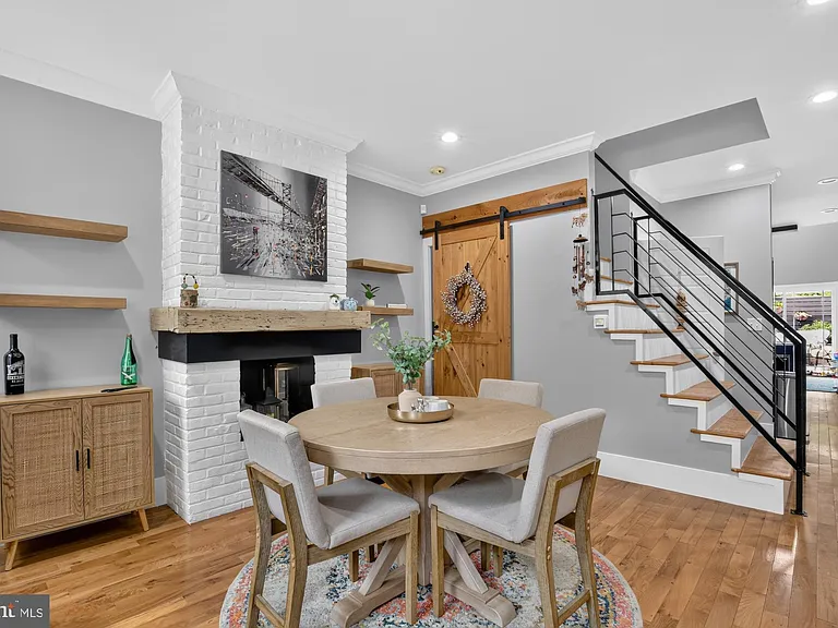 2328 E Fletcher St — Photo 1