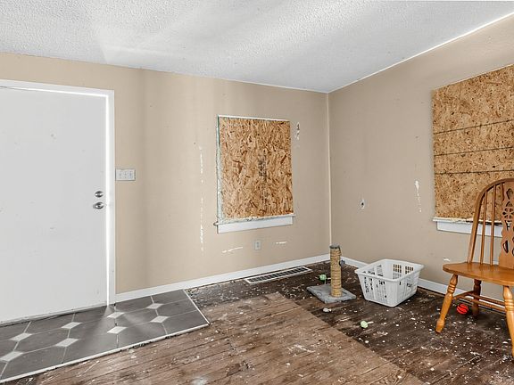 4th image of 306 S Maple St