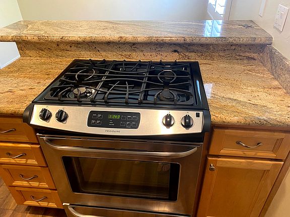 5th image of 1225 Washington Ave APT 9
