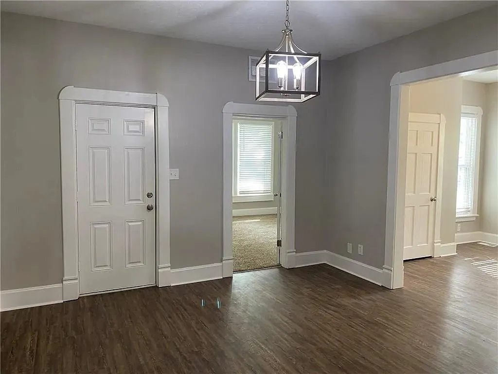 2 bed, 1.0 bath, 946 sqft, $1,397 — Photo 3