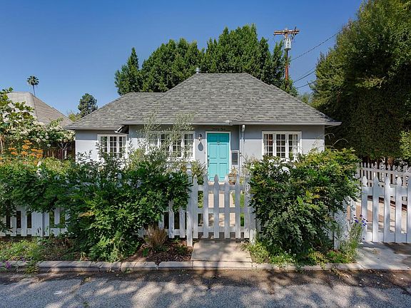 3rd image of 25 Oak Knoll Gardens Dr