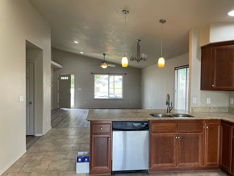 3564 Avenue G — Photo 7