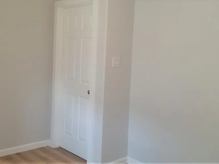 2504 Avenue F — Photo 7