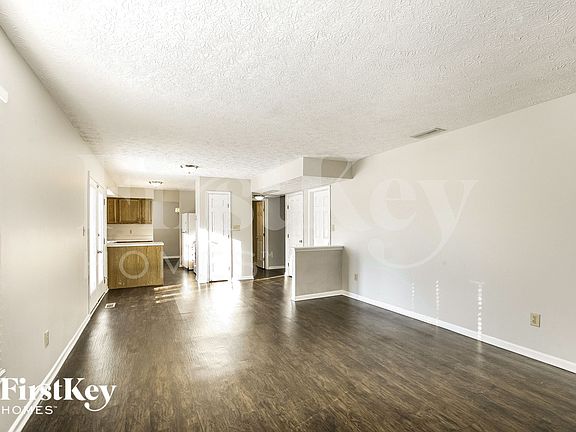 3rd image of 3661 Crickwood Cir