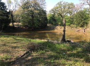 414 Wooded Acres Ln, Hearne, TX 77859