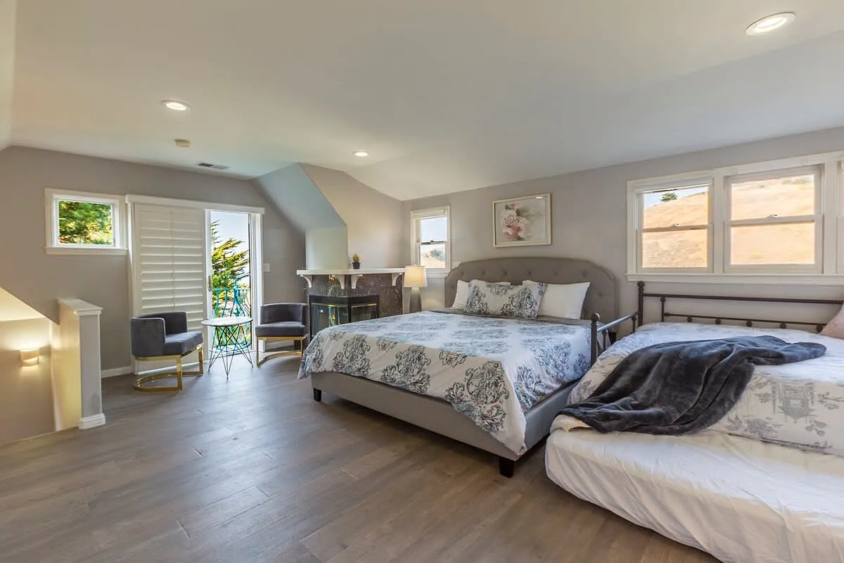 4 bed, 2.5 bath, 2400 sqft, $8,500 — Photo 4