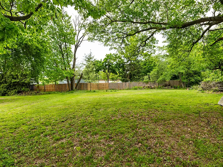 610 Saxer Ave — Photo 34