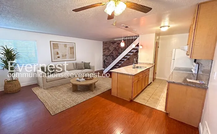 2 bed, 1.0 bath, 903 sqft, $2,700 — Photo 3
