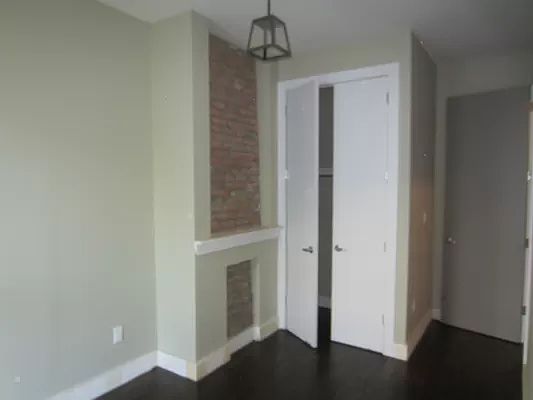 5th image of 287 Evergreen Ave APT 2