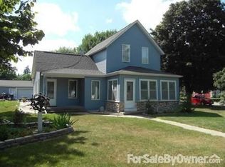 300 Walnut St S, Belle Plaine, MN 56011