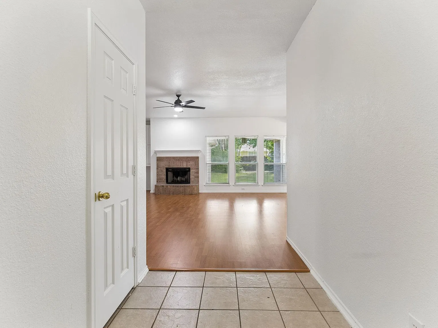 4 bed, 2.0 bath, 1994 sqft, $2,000 — Photo 4