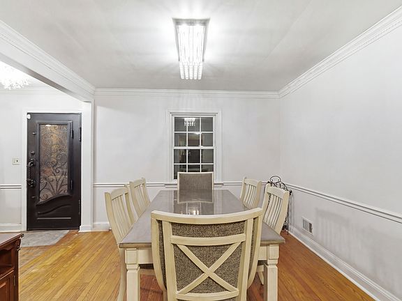 5th image of 756 W Inman Ave