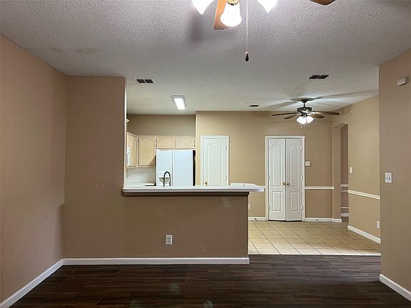 5th image of 2101 Montclair Ln