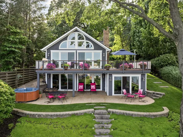 143 Park St, Saugatuck, MI 49453