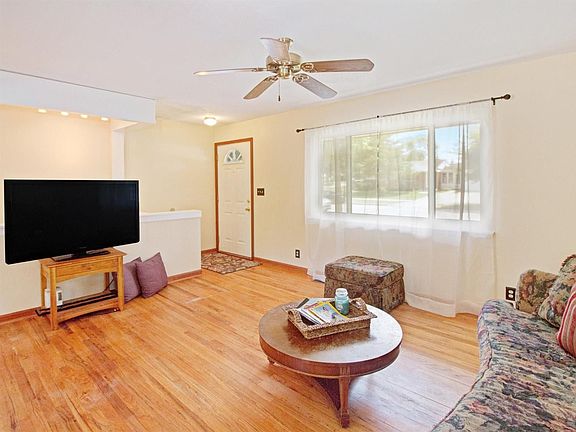 3rd image of 69 Nichols Dr