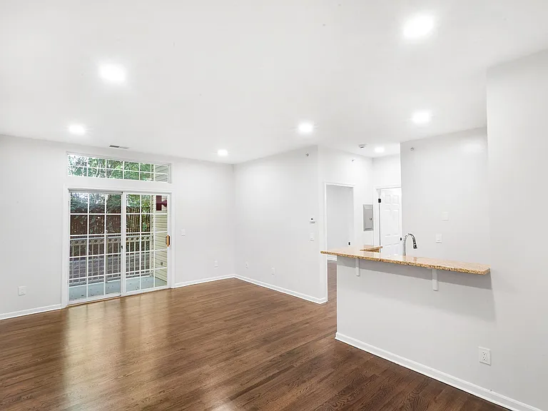 70 Hill St — Photo 10