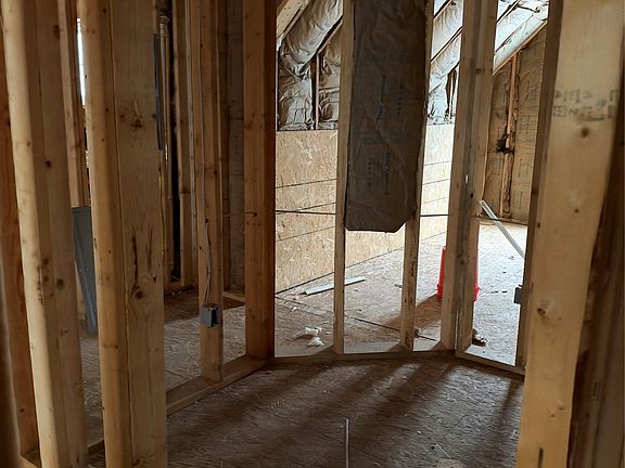 2nd image of 206 Gale St
