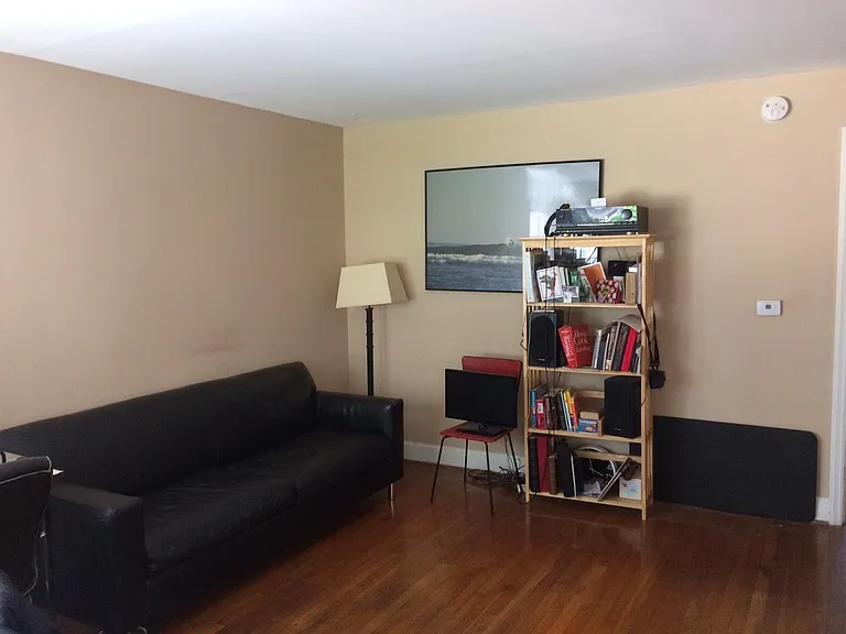 811 W Markham Ave #B — Photo 2