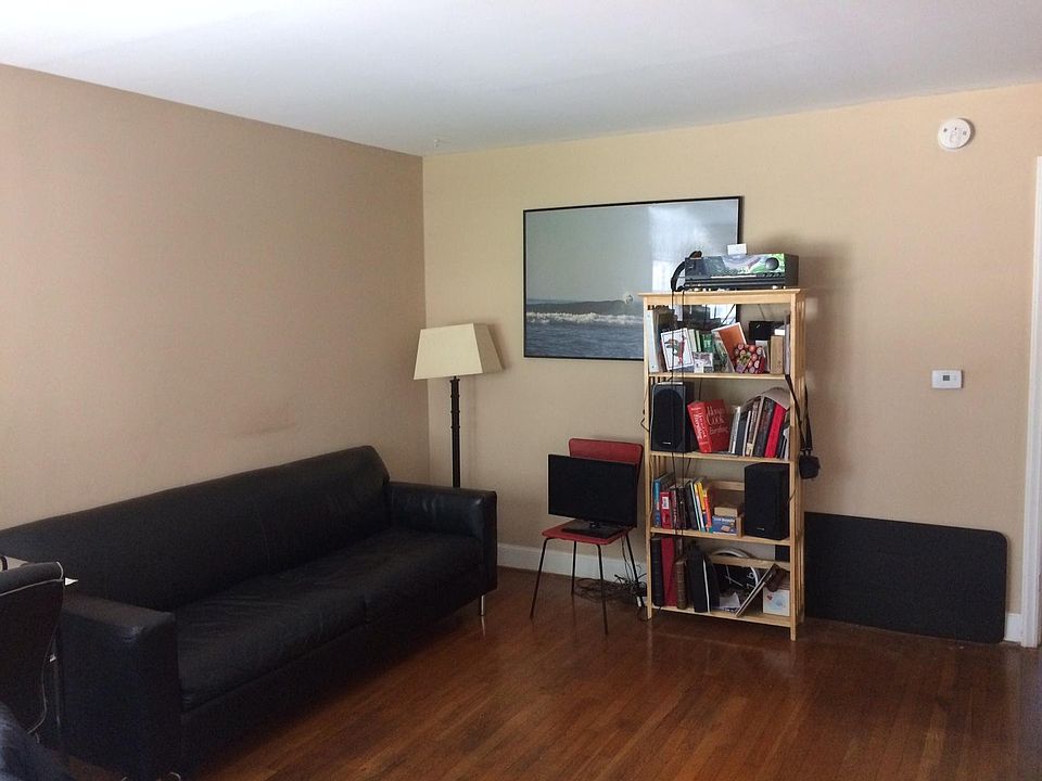 2nd image of 811 W Markham Ave #B