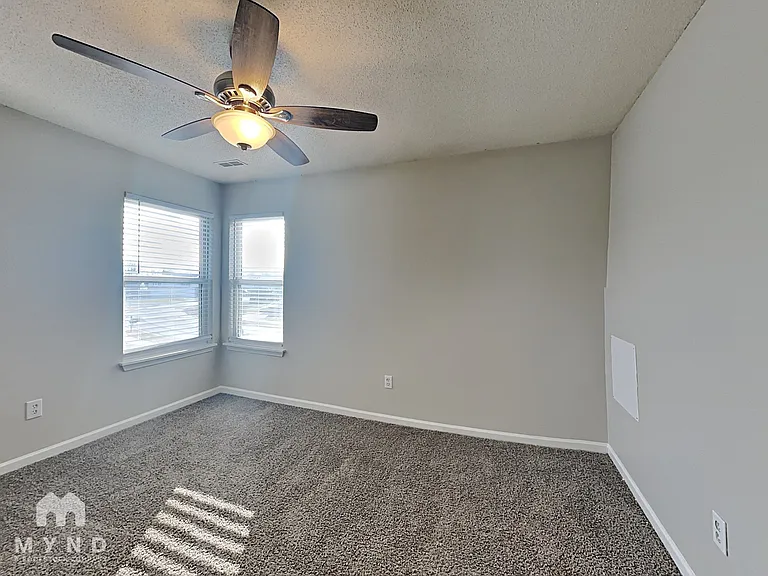 1698 Prairieview Ln — Photo 25