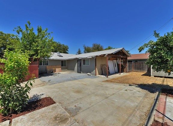 4th image of 3840 Honolulu Dr