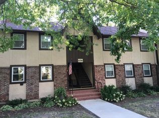 6216 Robinson St, Overland Park, KS 66202