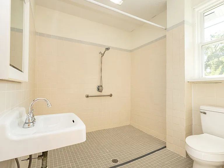 1705 Bennett Ave — Photo 16