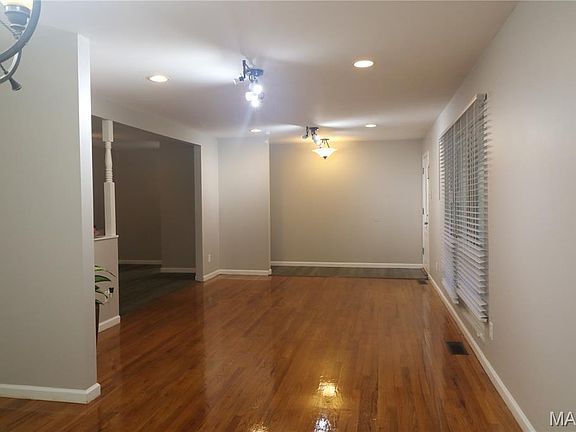 4th image of 1033 Mackinac Dr