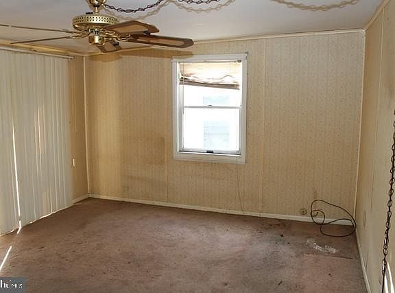 3rd image of 129 E Vine St