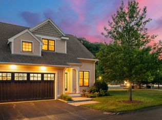 60 Graystone Cir Unit 60, Winchester, MA 01890