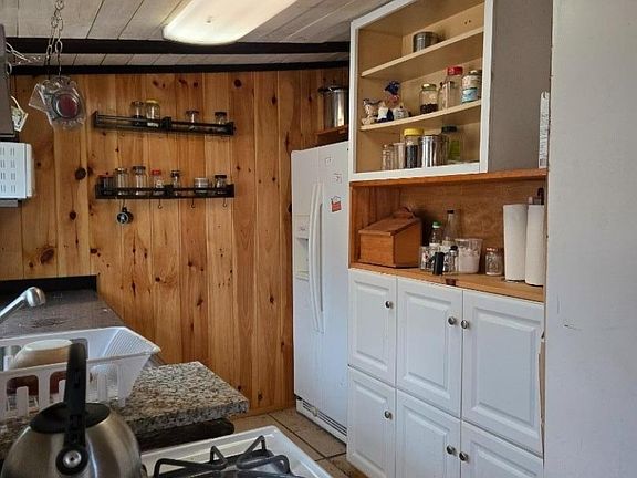 4th image of 40 Meyers Rd