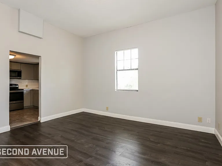 1619 Whitner St — Photo 6