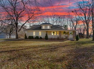 9903 Grandview Rd, Kansas City, MO 64137