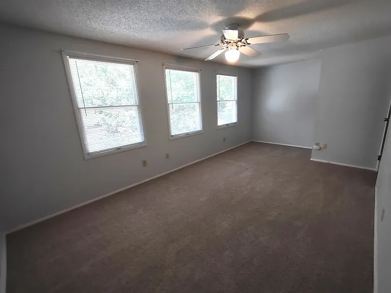 8218 Knights Bridge Rd — Photo 19