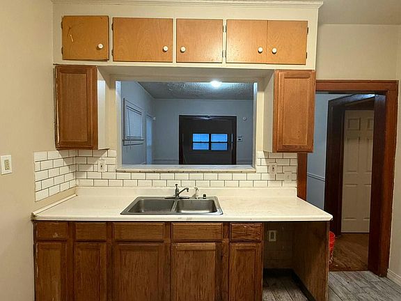 4th image of 14421 Marlowe St