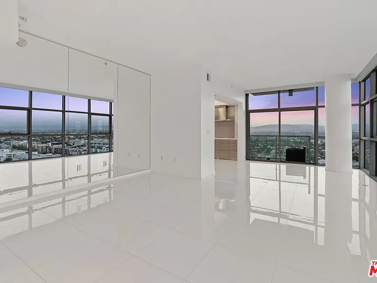 13700 Marina Pointe Dr #1915 — Photo 3