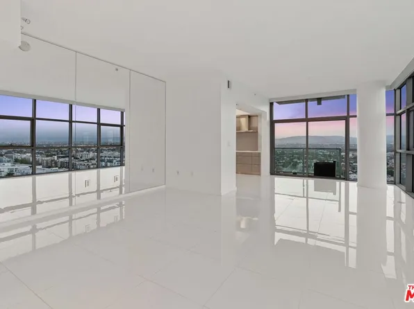 13700 Marina Pointe Dr, Venice, CA