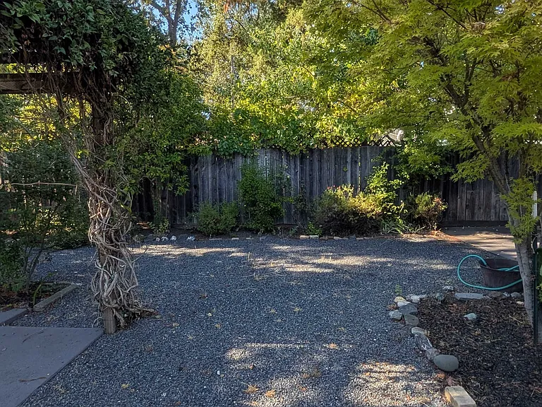 405 N Cloverdale Blvd — Photo 31