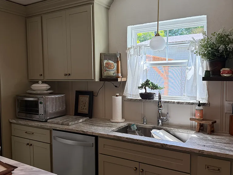 3201 N Mueller Ave — Photo 4